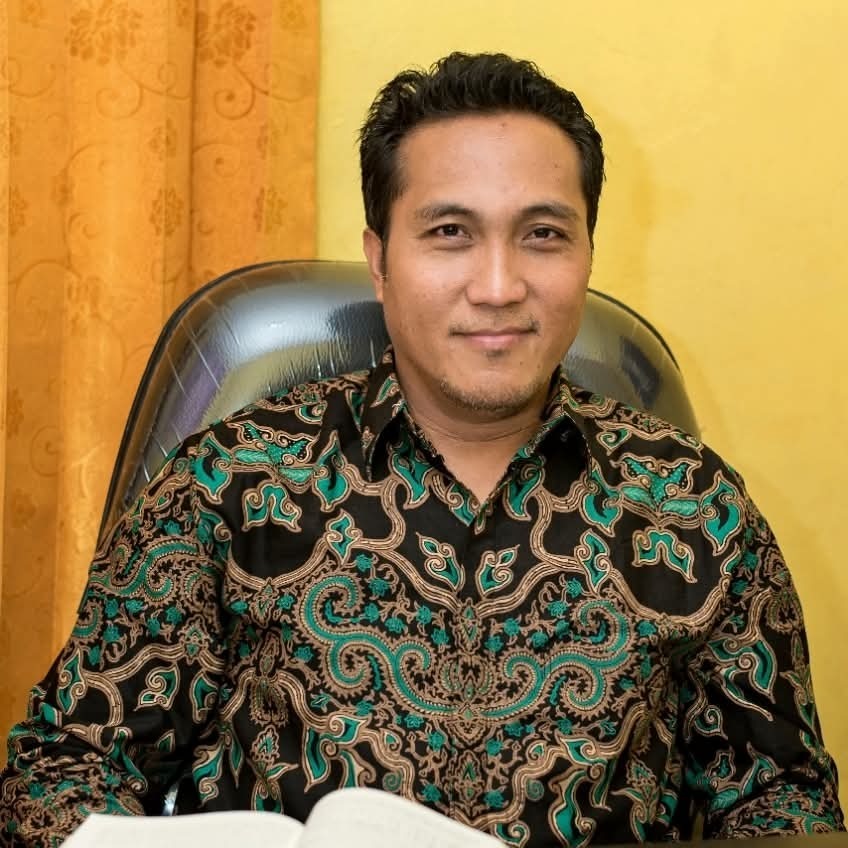 Dr. Stenly Reinal Paparang, M.Th.